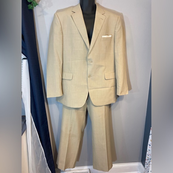 Stafford 2 piece polyester suit🤍 2 buttons 46R jacket 38x30 pants